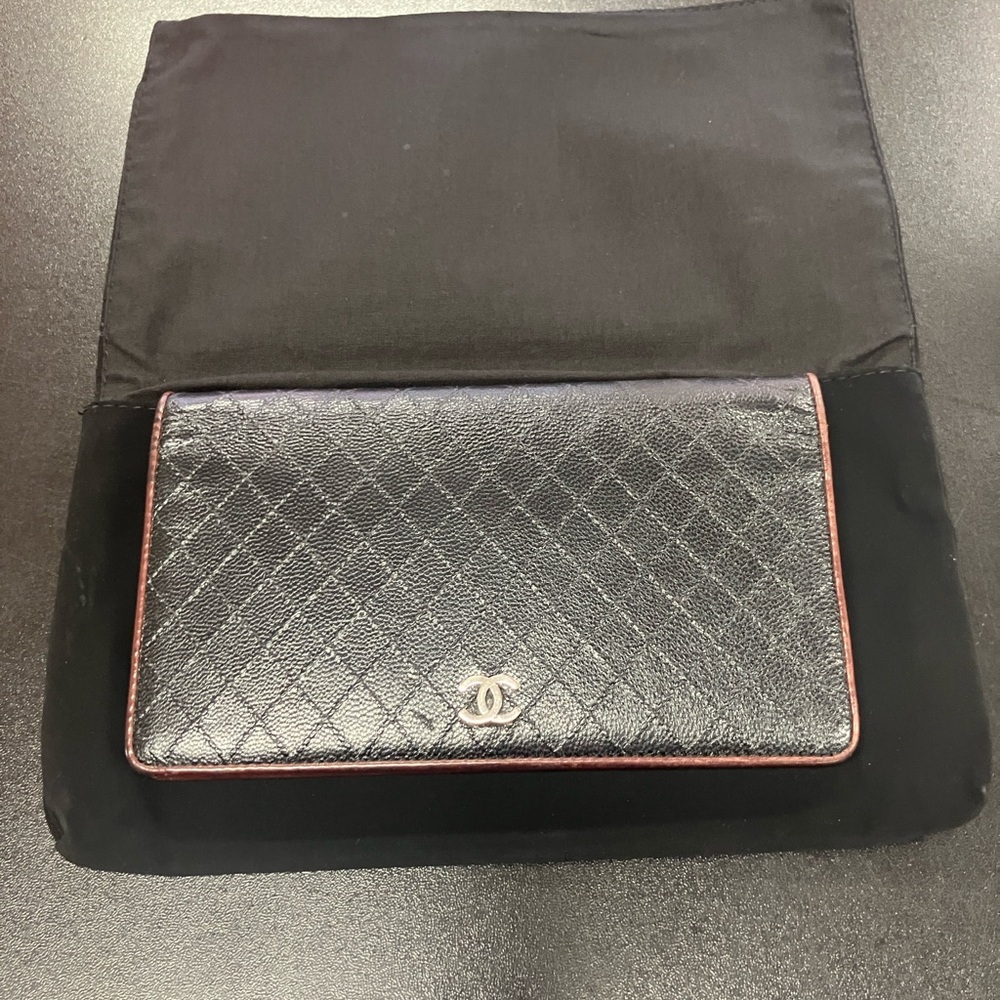 SOLD!!!


CHANEL Black Quilted Leather Wallet
